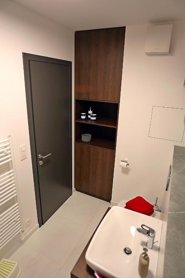 ברטיסלאבה Modern Apartment Near The City Centre Urban מראה חיצוני תמונה